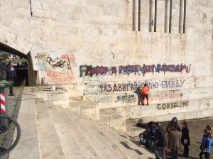 Cleaning up the Tiber banks near Ponte della Musica (Jan 2014)